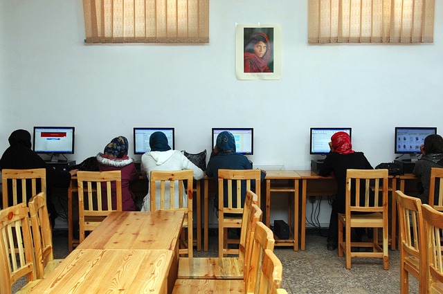 Women computer training 